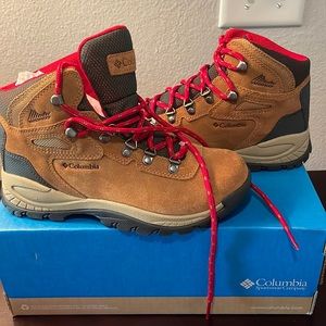 COLUMBIA WATERPROOF WOMAN SIZE 6.5